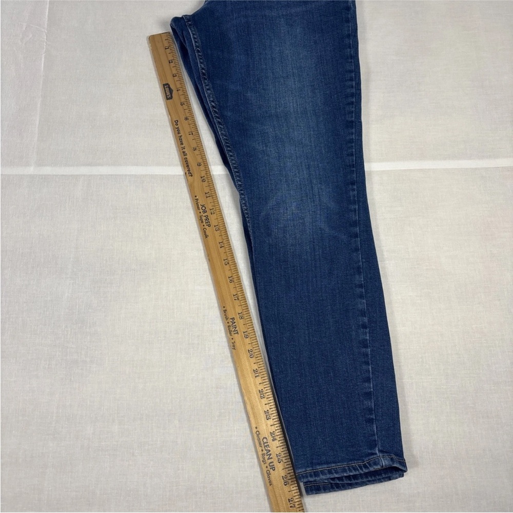 Old Navy Women's Skinny Jeans in Dark Blue Wash - Picture 6 of 7